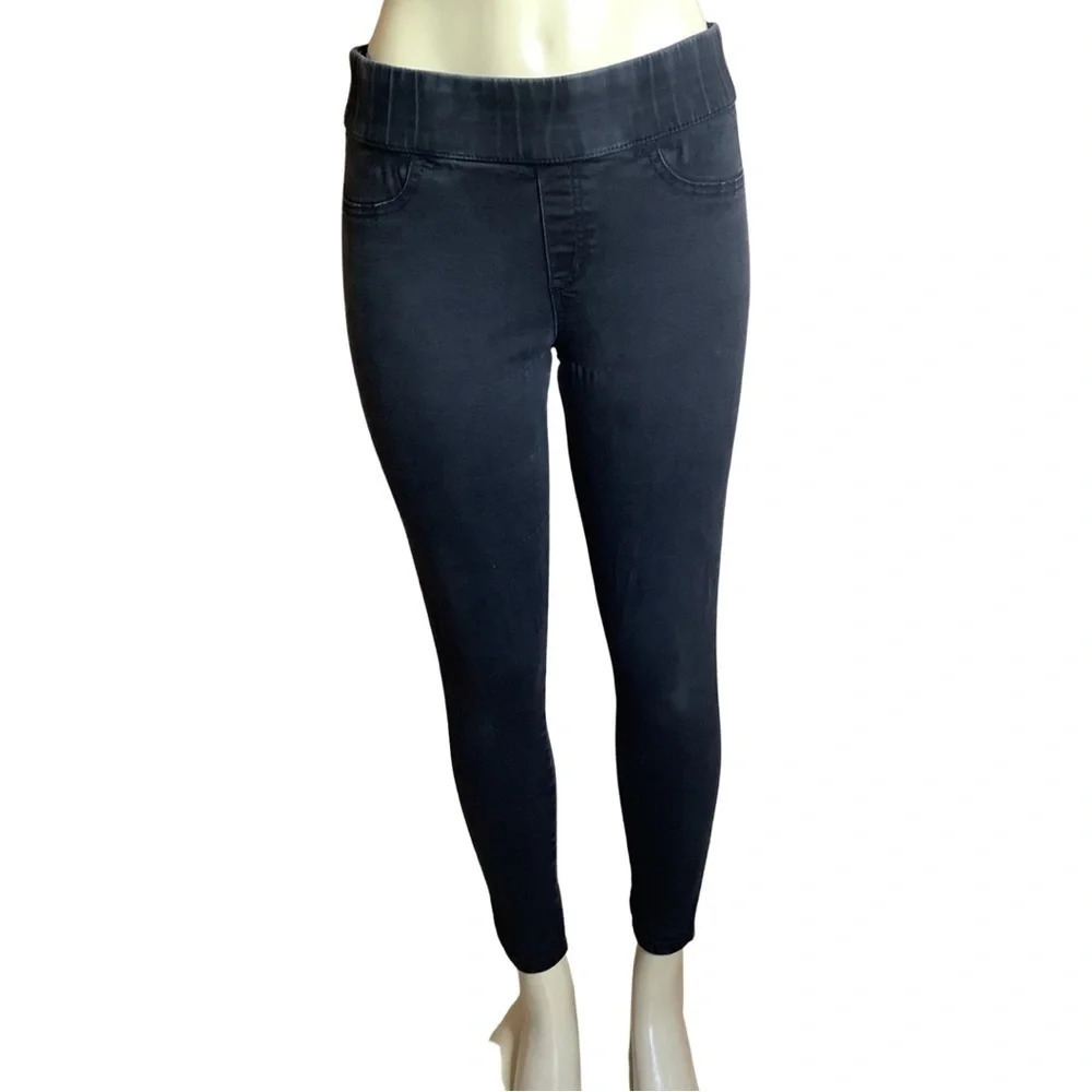 Apt. 9 Size 8 Black Skinny Jegging With Thick Elastic Waistband. Preowned